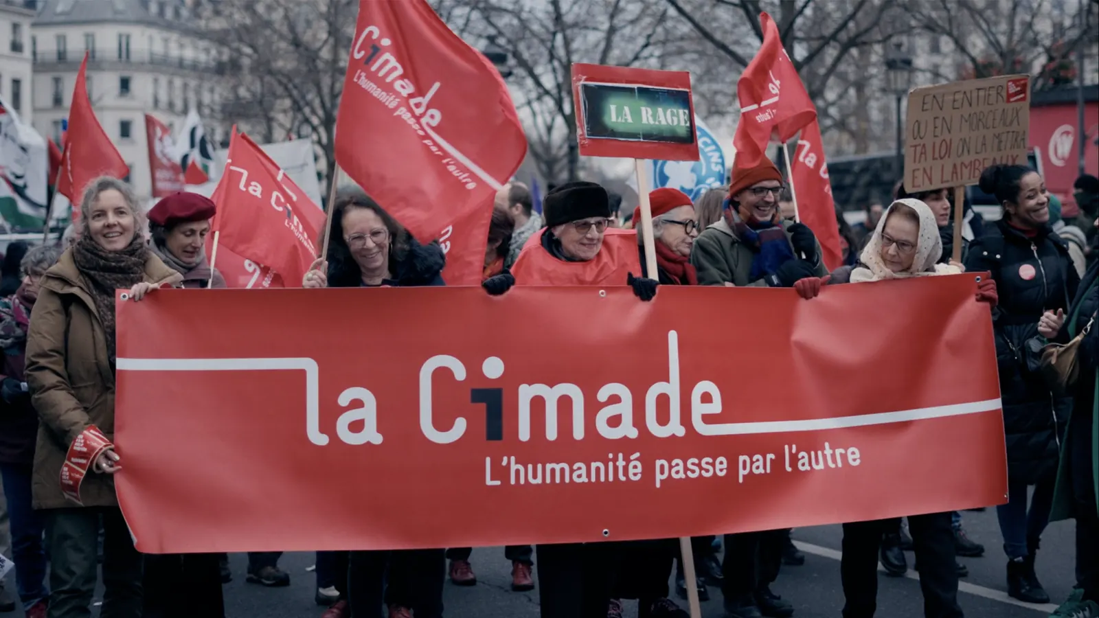 Manifestation de La Cimade, banderole « L’humanité passe par l’autre »