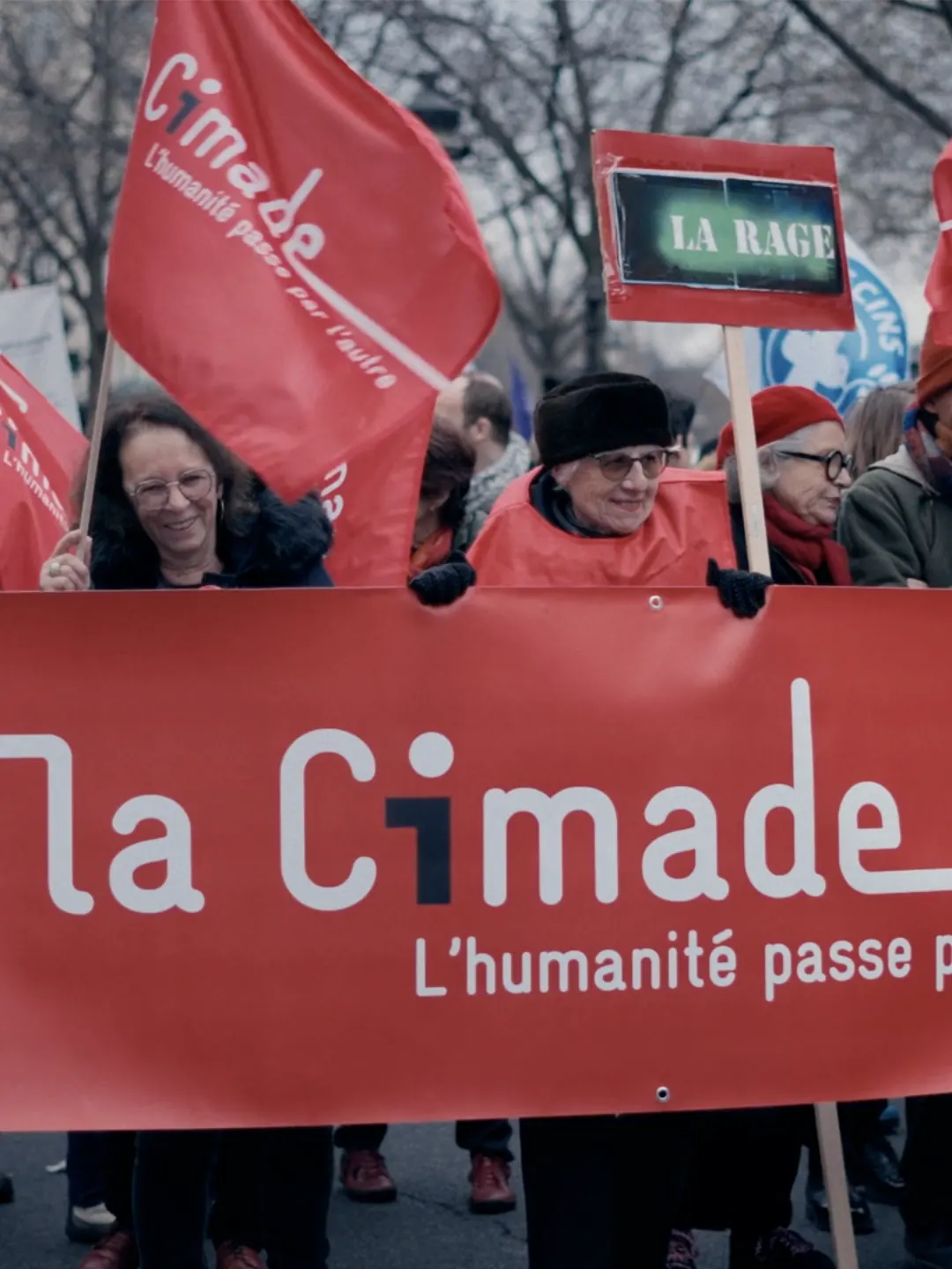 Manifestation de La Cimade, banderole « L’humanité passe par l’autre »